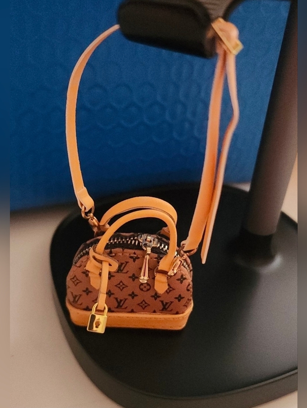 Louis Vuiton Detailed Purse Tote Collectible Novelty Trinket Crossbody Bag - Picture 3 of 7